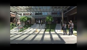Yalnız bırakılan çocuk dördüncü kattan düştü