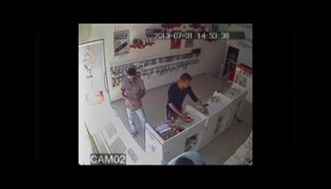 Telefon hırsızları güvenlik kamerasında