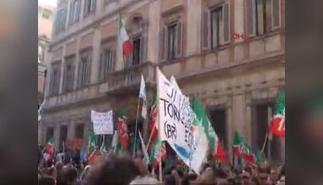 Berlusconi yargıçlara seslendi.