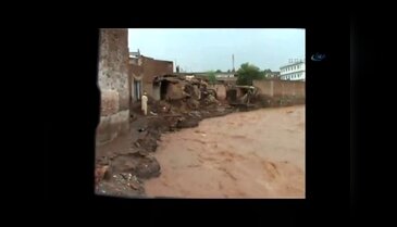 Pakistan'ı sel vurdu: 53 ölü