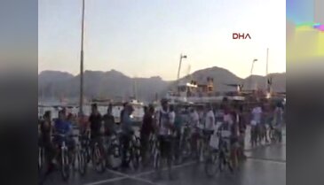 Akaryakıt fiyatlarını bisikletle protesto ettiler