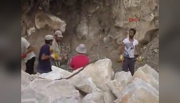Belediyenin gıda yardımıyla antik kazı