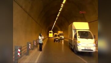 Tünelde korkutan araç yangını