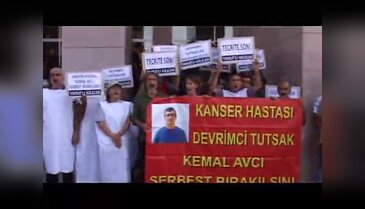Adliye önünde biber gazlı müdahale