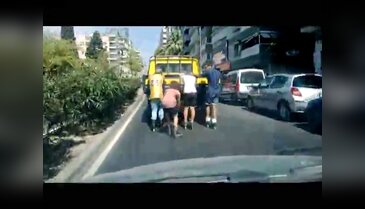 Yoğun trafikte tehlikeli spor!