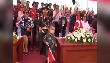 Zafer Bayramı bunaltıcı sıcakta kutlandı