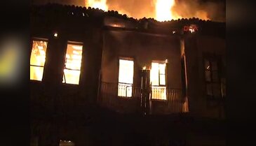 Bursa'da tarihi konak alev alev yandı