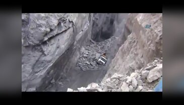 Göçük altında kalan işçilerin cesetler bulundu