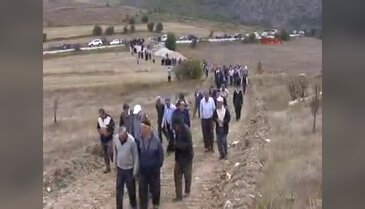 Belde sakinleri taş ocağını protesto etti
