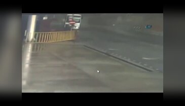 TIR otobüse böyle çarptı