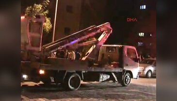 Baba ve iki çocuğu dumandan mahsur kaldı