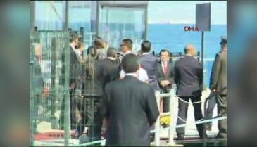 Cumhurbaşkanı Gül güllerle karşılandı