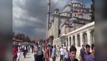 Fatih Cami'nde cuma namazı sonrası gerginlik