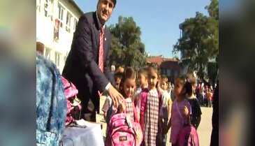 Osmangazi Belediyesi 5 bin öğrenciye çanta ve kırtasiye malzemesi dağıttı