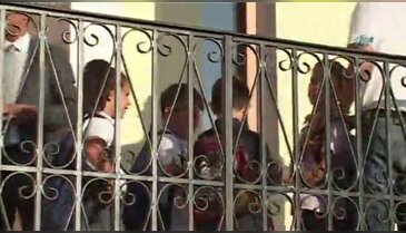 Rum okulu 4 öğrencisiyle ders başı yaptı