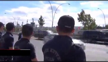 Protestocu kadınları görmesin diye...