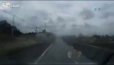 Otoyolda akıl almaz kaza
