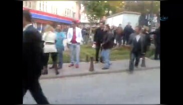 Sokak ortasında yumruklu kavga