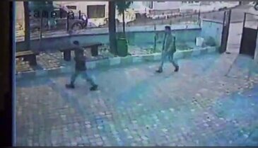 Ayakkabı hırsızları kameraya yakalandı