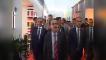 Adalet Bakanı masaj koltuğu denedi