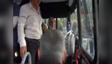 Kadın yolcuları otobüs şoförü aradı