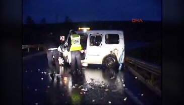 Çorlu'da polis aracı takla attı