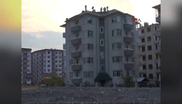 2 yıl önceki depremlerin izleri hala silinmedi