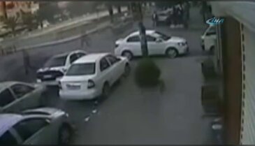 Yayaların üzerine havan mermisi düştü