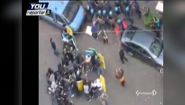 İtalya'da binlerce öğrenci hükümeti protesto etti