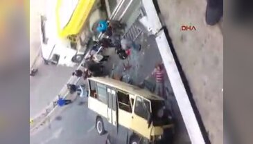 Güngören'de minibüs kaza yaptı