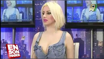 Adnan Oktar'ın kediciklerinden dekolte açılımı