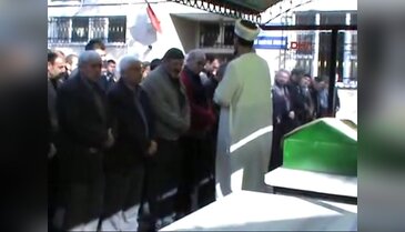 Bursa'da annesinin elini bıraktığı çocuğa otomobil çarptı