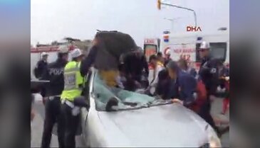 İş makinesiyle otomobil çarpıştı: 1 ölü