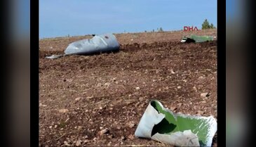 Uçak yakıt tankı parçası düştü