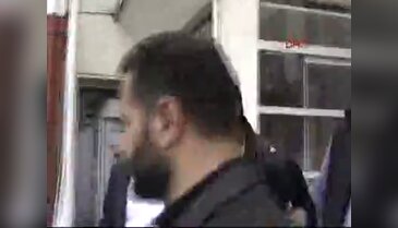 Annesini döven ağabeyini öldürdü