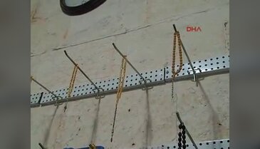 Hobi için dünyanın en küçük tesbihini yaptı