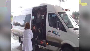 Servis aracı devrildi:18 yaralı