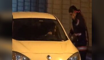 Suyla dolan alt geçitte mahsur kaldılar