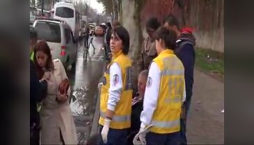 Otobüsten düşen yolcu yaralandı