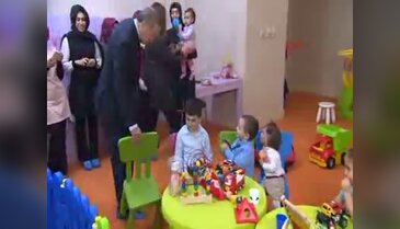 Erdoğan, parti genel merkezindeki çocuk oyun alanında incelemede bulundu