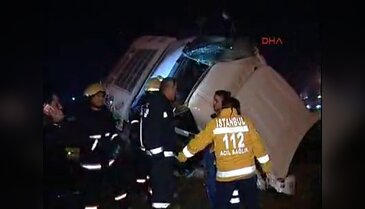 Basın Ekspres yolunda kamyon devrildi