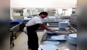10 saniyede 50 tabak yıkadı