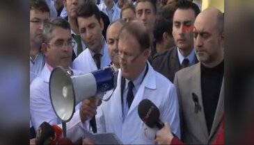 Dershanelerin kapatılmasına tebeşirli protesto