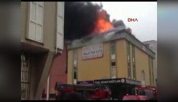 İtfaiye erinin alev kapanındaki mücadelesi