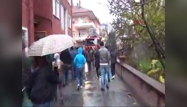 3 katlı ev alev alev yandı
