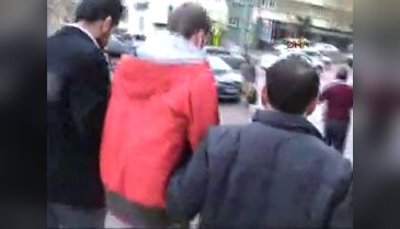 Bursa'da kuryeyi dolandırıp arka kapıdan kaçıyordu