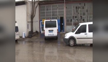 Alarm sistemini iptal ederek çelik kasayı çaldılar