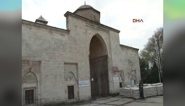 Bursa'da tarihi medreseyi kalorifer boruları ile döşediler