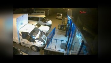 Tabancayla soygun girişimi kamerada