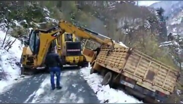 Uçuruma yuvarlanmaktan son anda kurtarıldı